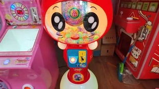 巨型扭蛋机 商超互动新宠，融合支付与娱乐的商用电玩设备